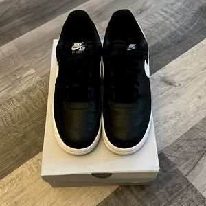 NIKE "Air Force One" Black and White Tumble Leather